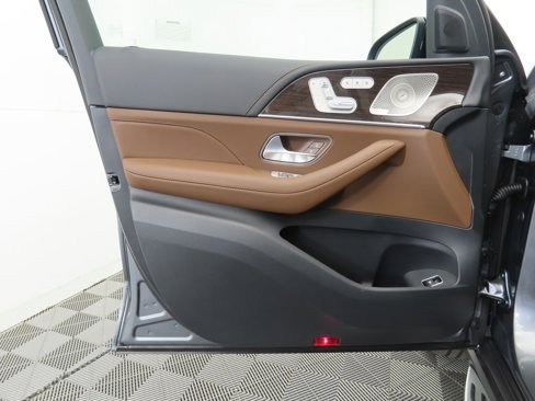 New 2026 Mercedes-Benz GLS 580 4MATIC image 26