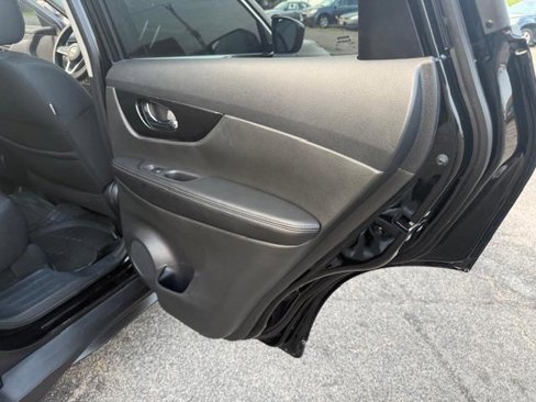 Used 2017 Nissan Rogue S image 17