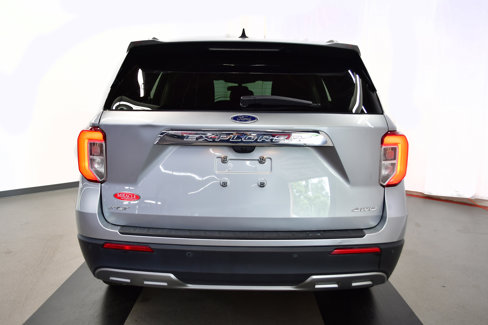 Used 2024 Ford Explorer XLT w/ Equipment Group 202A image 6