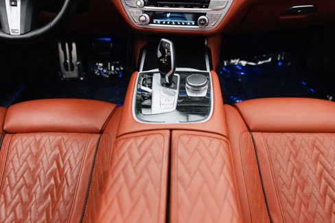 Used 2020 BMW 750i xDrive w/ Luxury Rear Seating Package image 8
