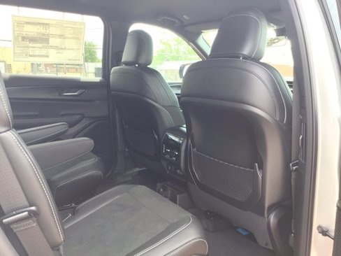 New 2025 Jeep Grand Cherokee L Laredo image 14
