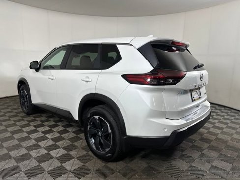 Certified 2025 Nissan Rogue SV image 5