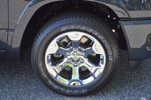 New 2025 RAM 1500 4x4 Crew Cab image 10