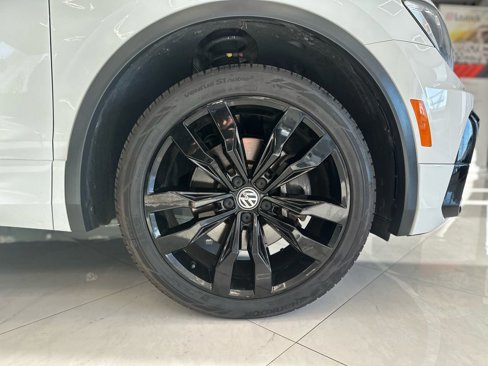 Used 2021 Volkswagen Tiguan SE R-Line image 39