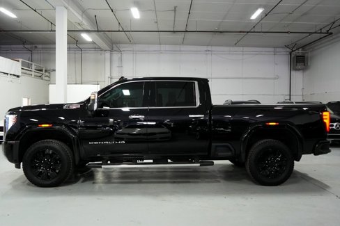 Used 2024 GMC Sierra 2500 Denali w/ Technology Package image 2