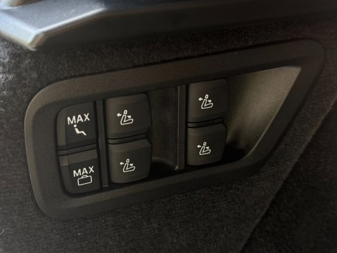 Used 2025 BMW X7 xDrive40i w/ M Sport Package image 56