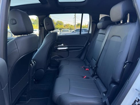 Used 2024 Mercedes-Benz GLB 250 4MATIC w/ Exclusive Package image 19