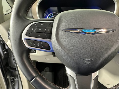 Used 2017 Chrysler Pacifica Premium image 46