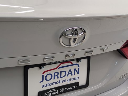 Used 2024 Toyota Camry SE image 28
