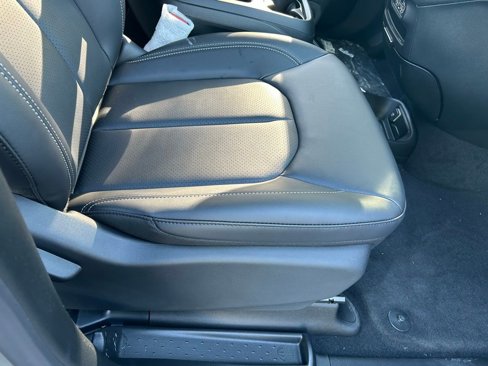 New 2025 Chrysler Pacifica Select image 25