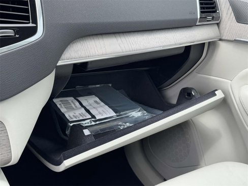 Used 2024 Volvo XC90 B6 Plus w/ Protection Package image 30