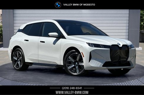 New 2026 BMW iX xDrive60 w/ Premium Package image 1