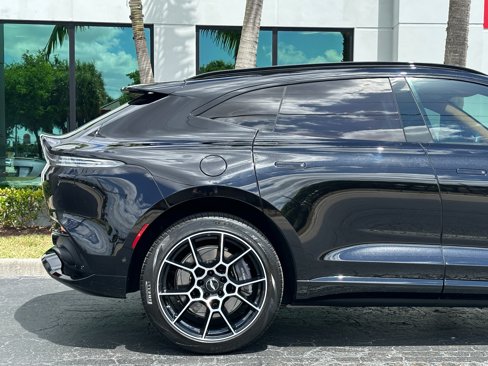 Used 2021 Aston Martin DBX image 19