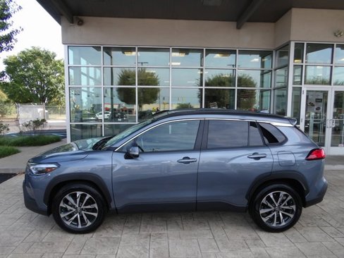 Used 2024 Toyota Corolla Cross XLE image 4