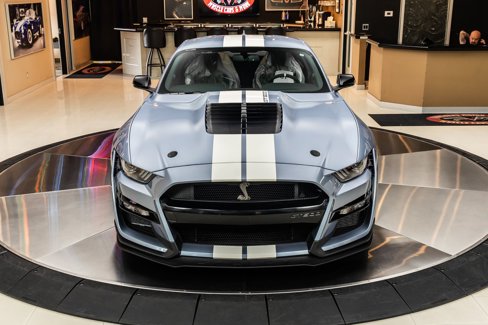Used 2022 Ford Mustang Shelby GT500 w/ Carbon Fiber Track Pack image 8