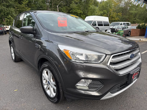 Used 2017 Ford Escape SE image 3