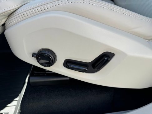 New 2026 Volvo XC90 B5 Ultra image 5