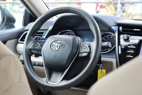 Used 2020 Toyota Camry LE image 14