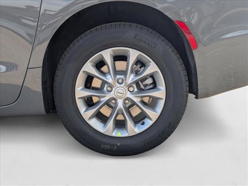 New 2025 Chrysler Pacifica Select image 10