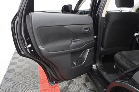 Used 2020 Mitsubishi Outlander ES image 14