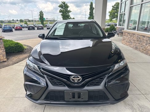 Used 2024 Toyota Camry SE image 3