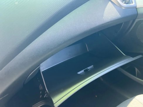 Used 2017 Hyundai Veloster Value Edition image 29