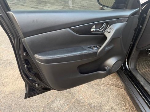 Used 2017 Nissan Rogue S image 12