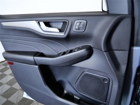 Certified 2022 Ford Escape Titanium image 25