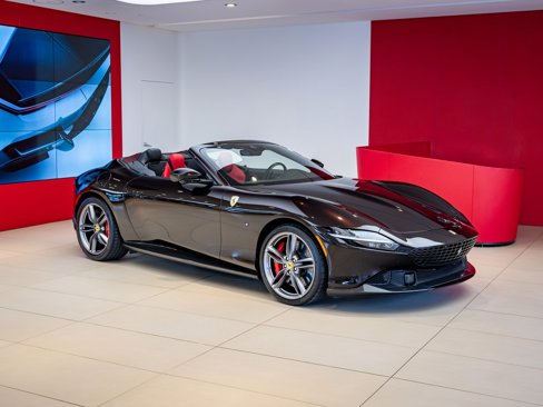 Used 2024 Ferrari Roma Spider image 1