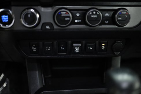 Used 2022 Toyota Tacoma TRD Off-Road image 32