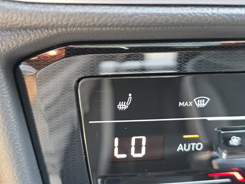 New 2025 Volkswagen Taos SE image 12