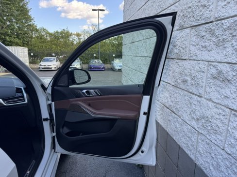 Used 2019 BMW X5 xDrive50i w/ M Sport Package image 30