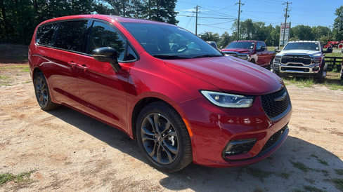 New 2026 Chrysler Pacifica Select image 5