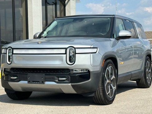 Used 2023 Rivian R1S Adventure image 4