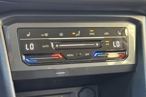 Used 2022 Volkswagen Tiguan SE image 19