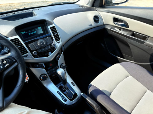 Used 2014 Chevrolet Cruze LS image 25