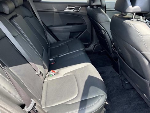 Used 2025 Kia Sportage EX image 19