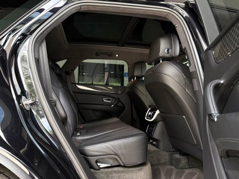 Used 2020 Bentley Bentayga Design Series image 38
