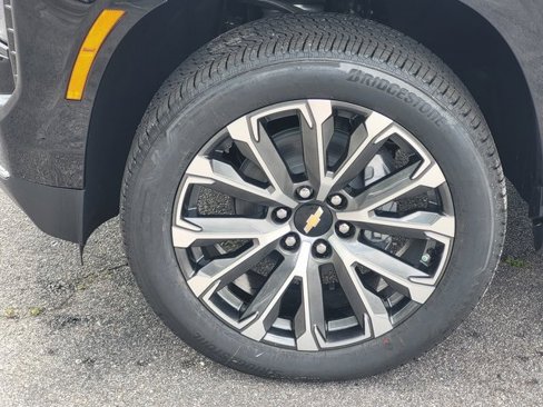 New 2025 Chevrolet Suburban High Country image 9