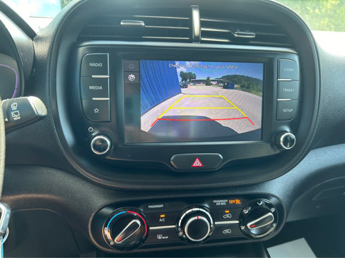 Used 2023 Kia Soul LX w/ LX Technology Package image 18