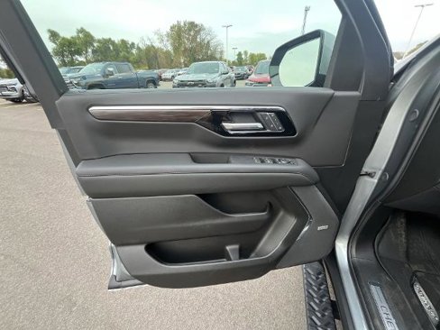 New 2026 Chevrolet Suburban Z71 image 59