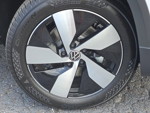 New 2025 Volkswagen Taos S image 19