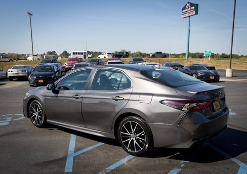 Used 2021 Toyota Camry SE image 21