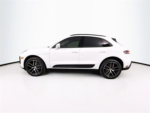 Certified 2024 Porsche Macan image 2