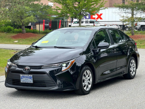 Used 2023 Toyota Corolla LE image 3