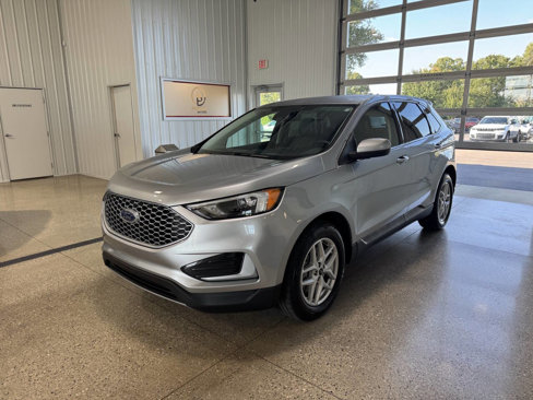 Used 2024 Ford Edge SEL image 2