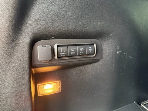 Used 2019 Ford Explorer Platinum image 44