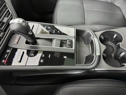 Certified 2025 Porsche Macan image 27