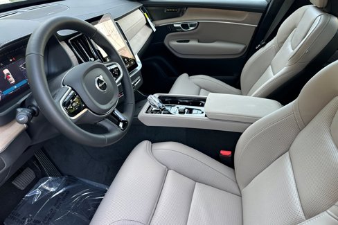 New 2026 Volvo XC90 B6 Ultra w/ Lounge Package image 8