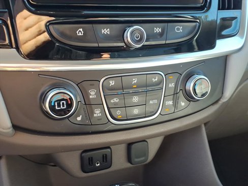 Used 2019 Chevrolet Traverse LT w/ LT Premium Package image 14